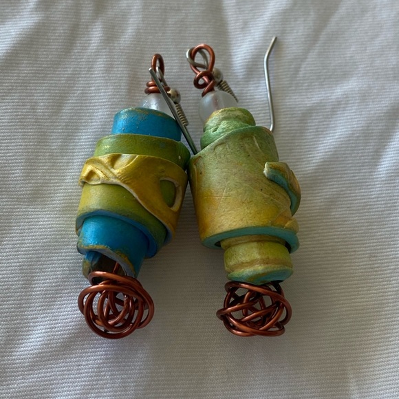 Papier-mâché earrings - Picture 2 of 3